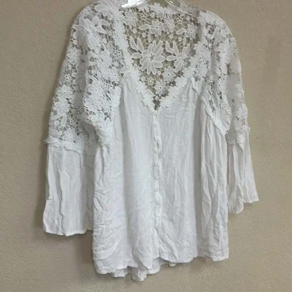 Boho womans white lace eyelet Emerson Henley top size M - Picture 3 of 4